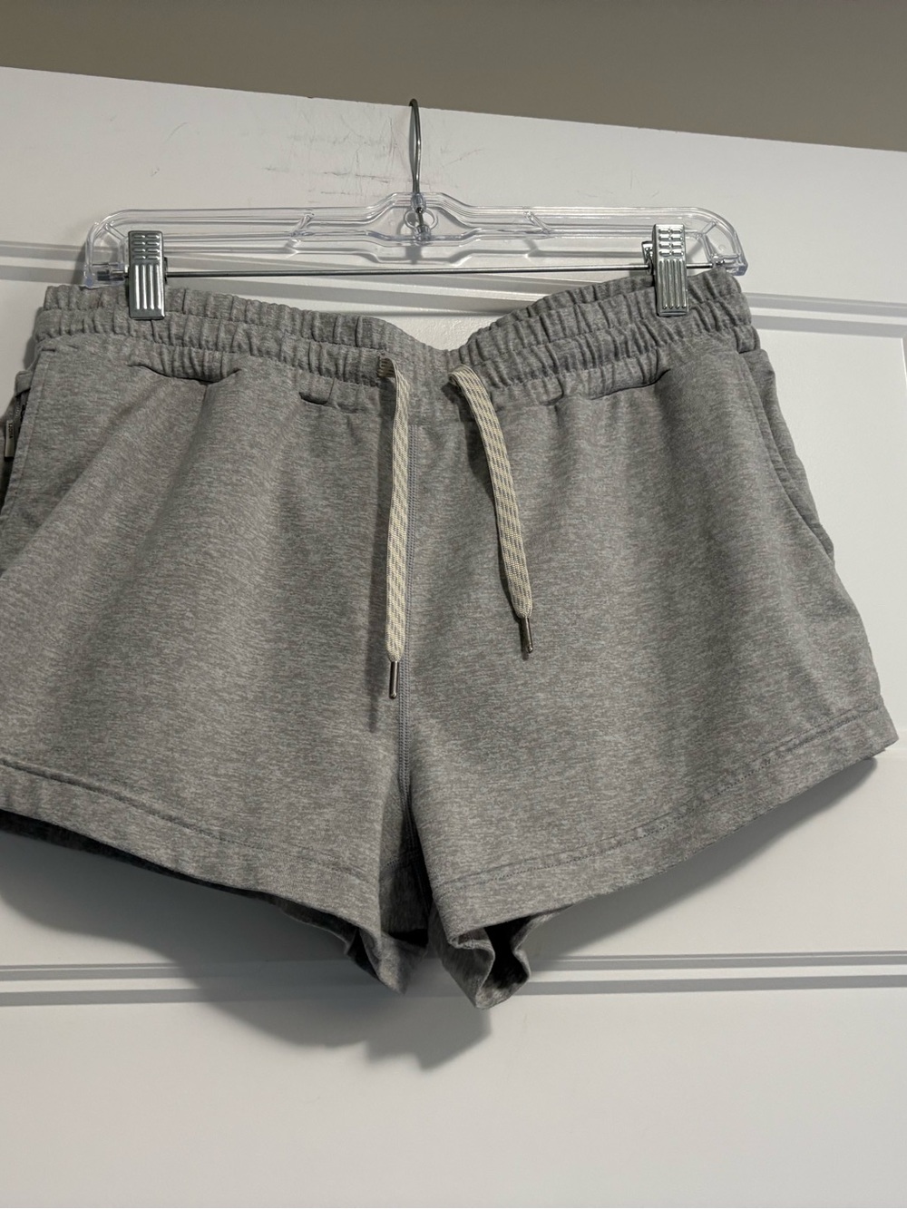 Vuori Halo Performance Short in Pale Grey Heather Sz Medium